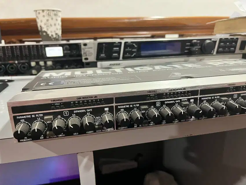 Behringer MULTIGATE PRO XR4400