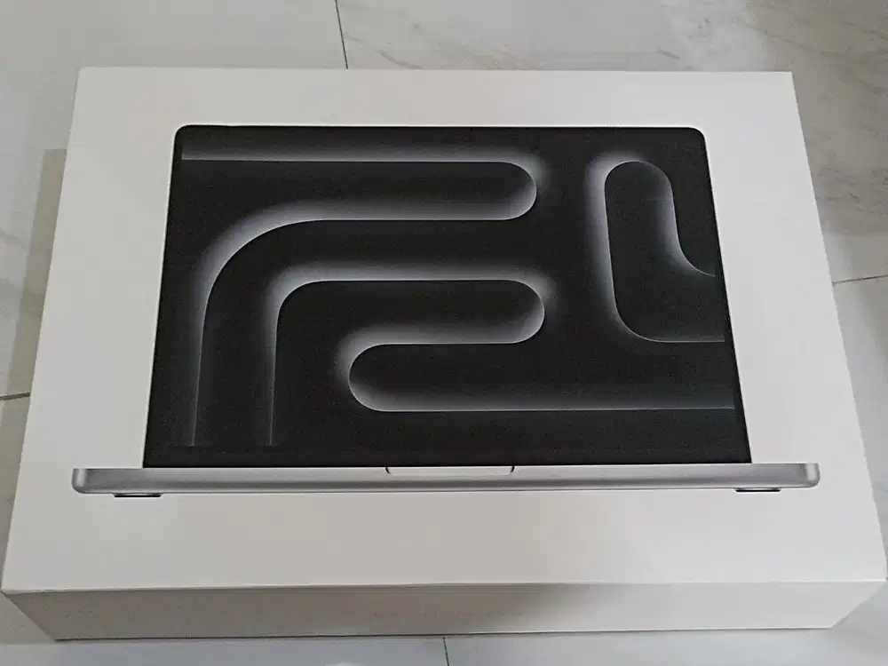 Macbook Pro M3 14Inch 512GB - Silver BNIB