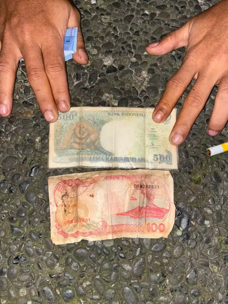 Uang kuno 500 taun 1992 sama uang 100 gambar perahu