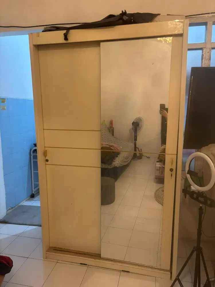 JUAL CEPAT Lemari sliding kaca