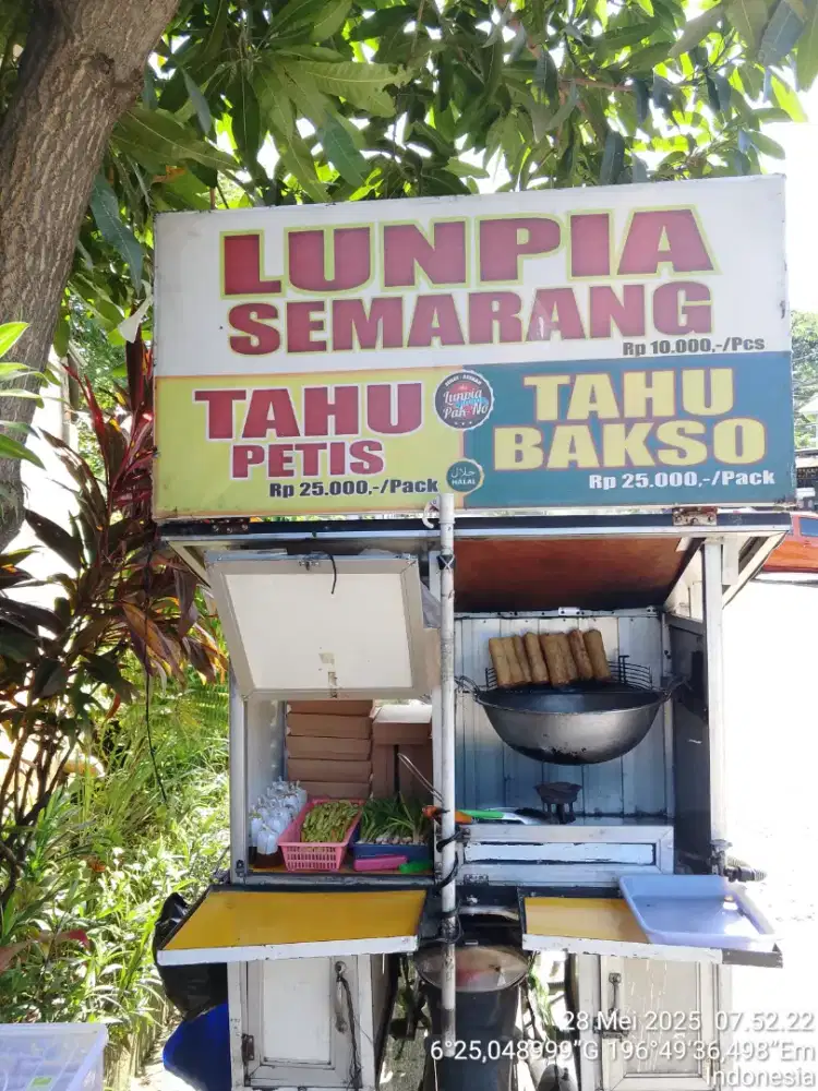 Dagang lunpia Semarang. bisa gaji, bisa bagi hasil