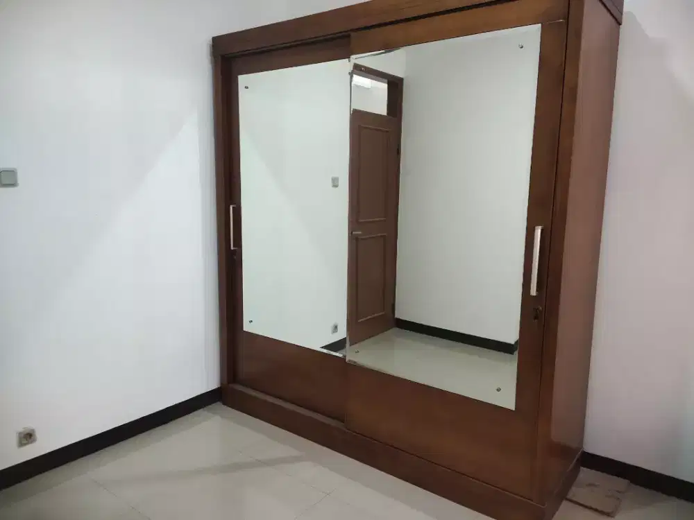 Lemari Pakaian Bahan Semi Jati