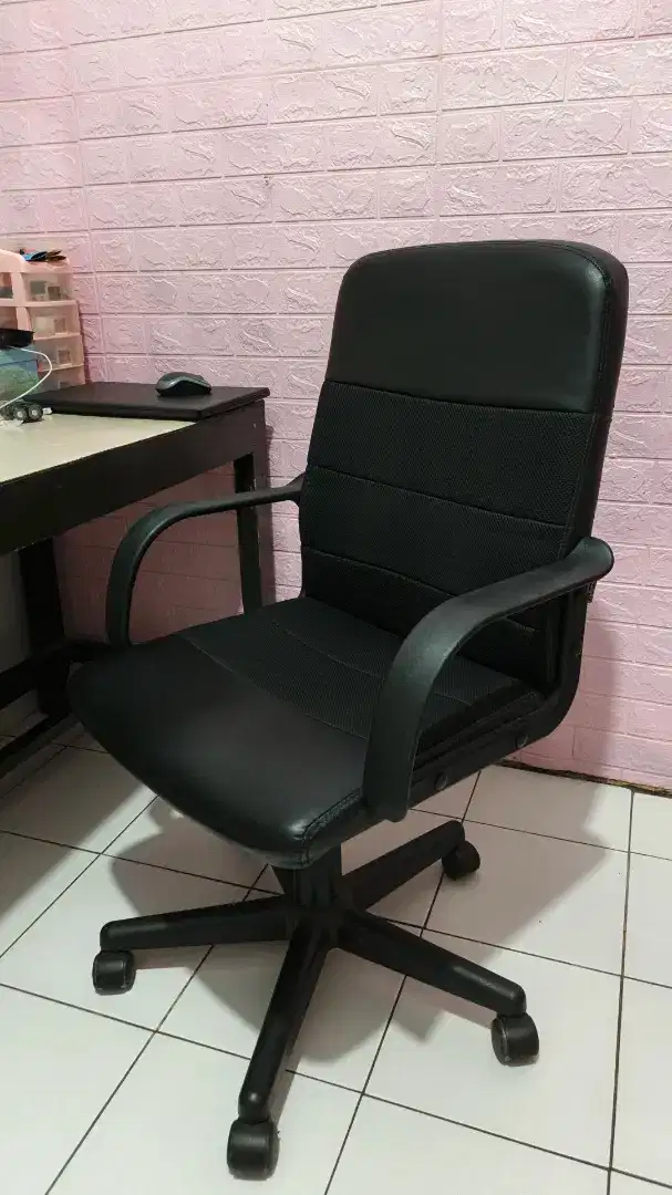 Kursi kantor informa second bukan rekondisi dan barang masih mulus