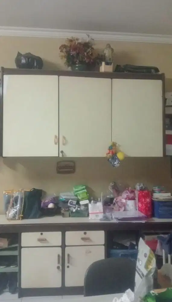 lemari dapur gantung