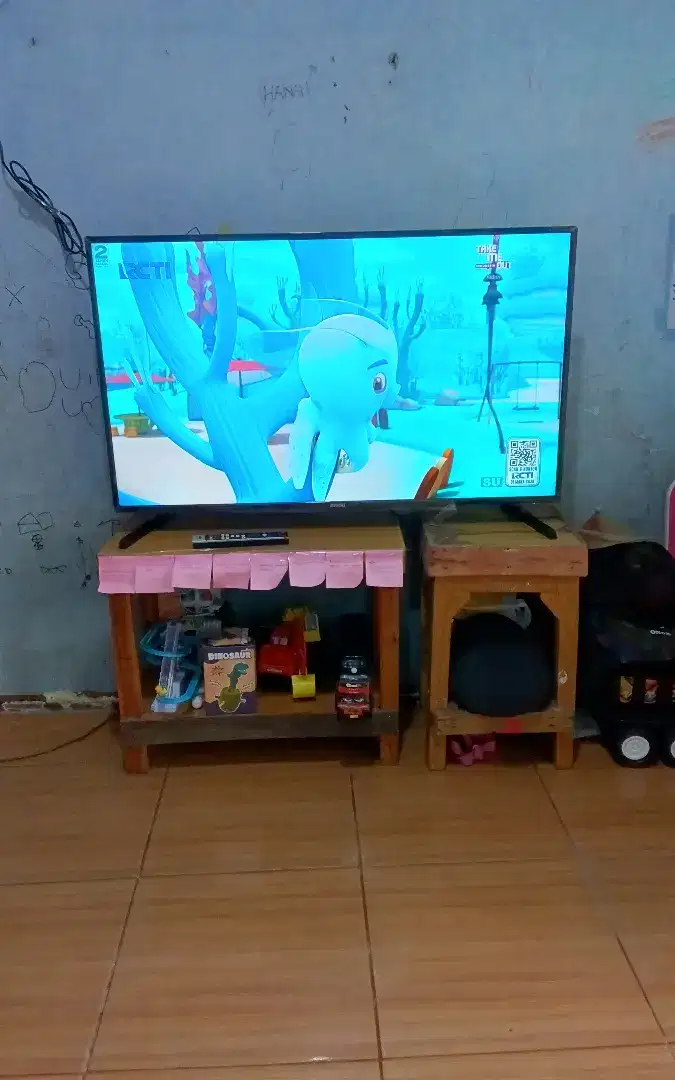 Televisi Akari AT-5643W