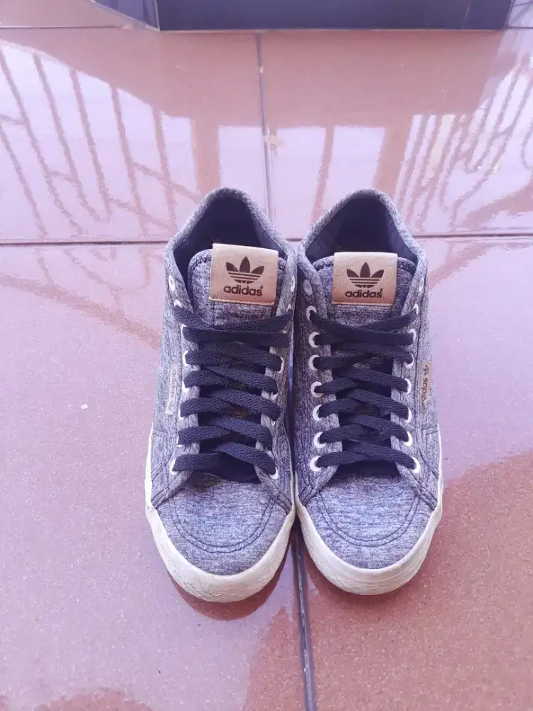 Sepatu second adidas size 38