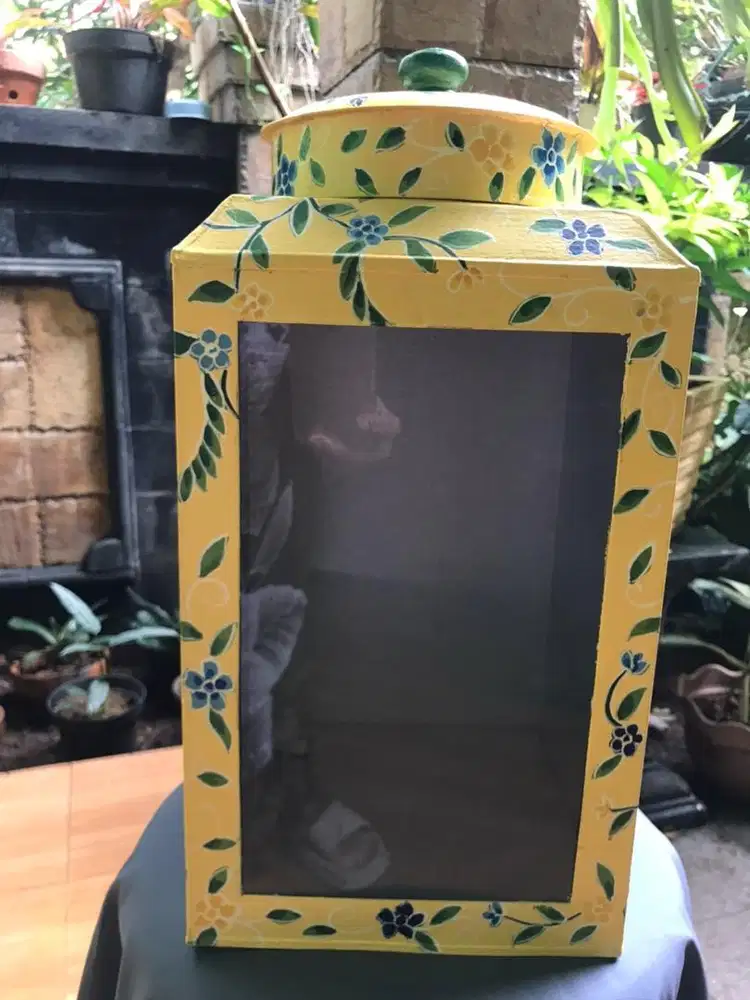 Kaleng kerupuk Wastraloka Betawi