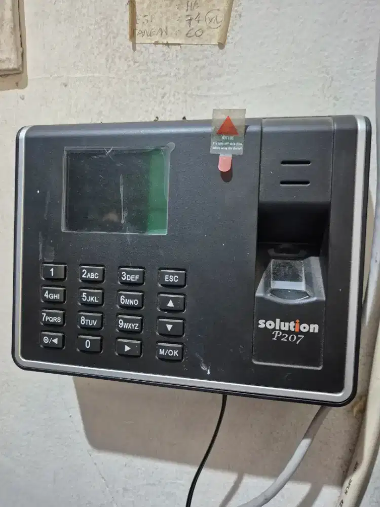 Mesin Absensi P207 belum 1 tahun mulus