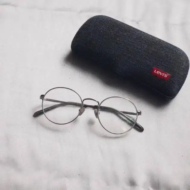 Kacamata original Levis like new masih bagus banget