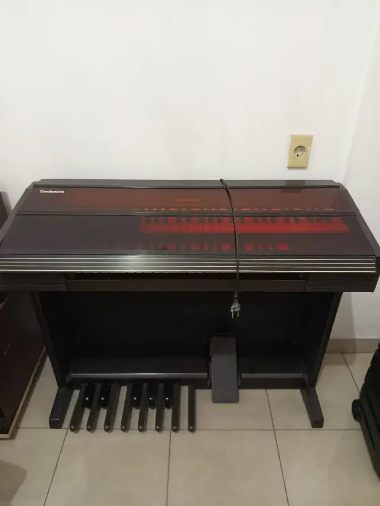 Alat music Organ merek Technics