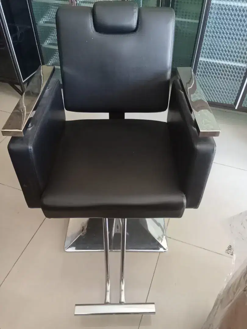 Kursi barber atau salon
