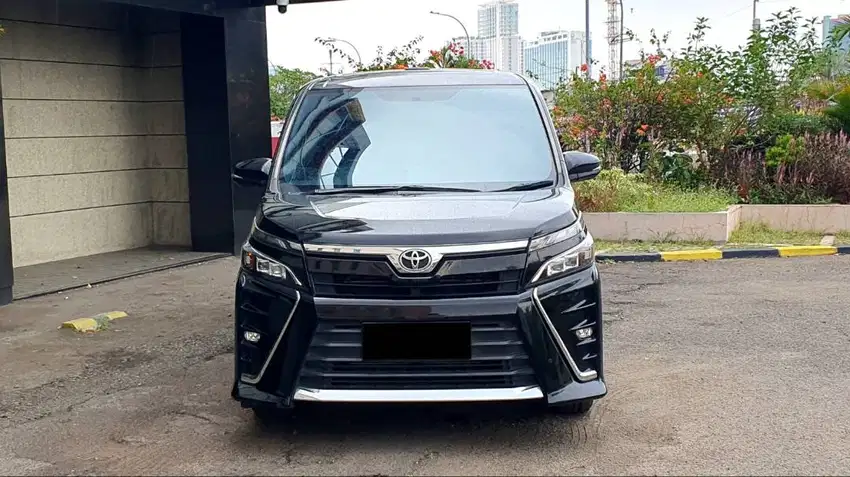Toyota Voxy 2.0 AT Hitam NIK 2020 Low Km 59Rb Service Record