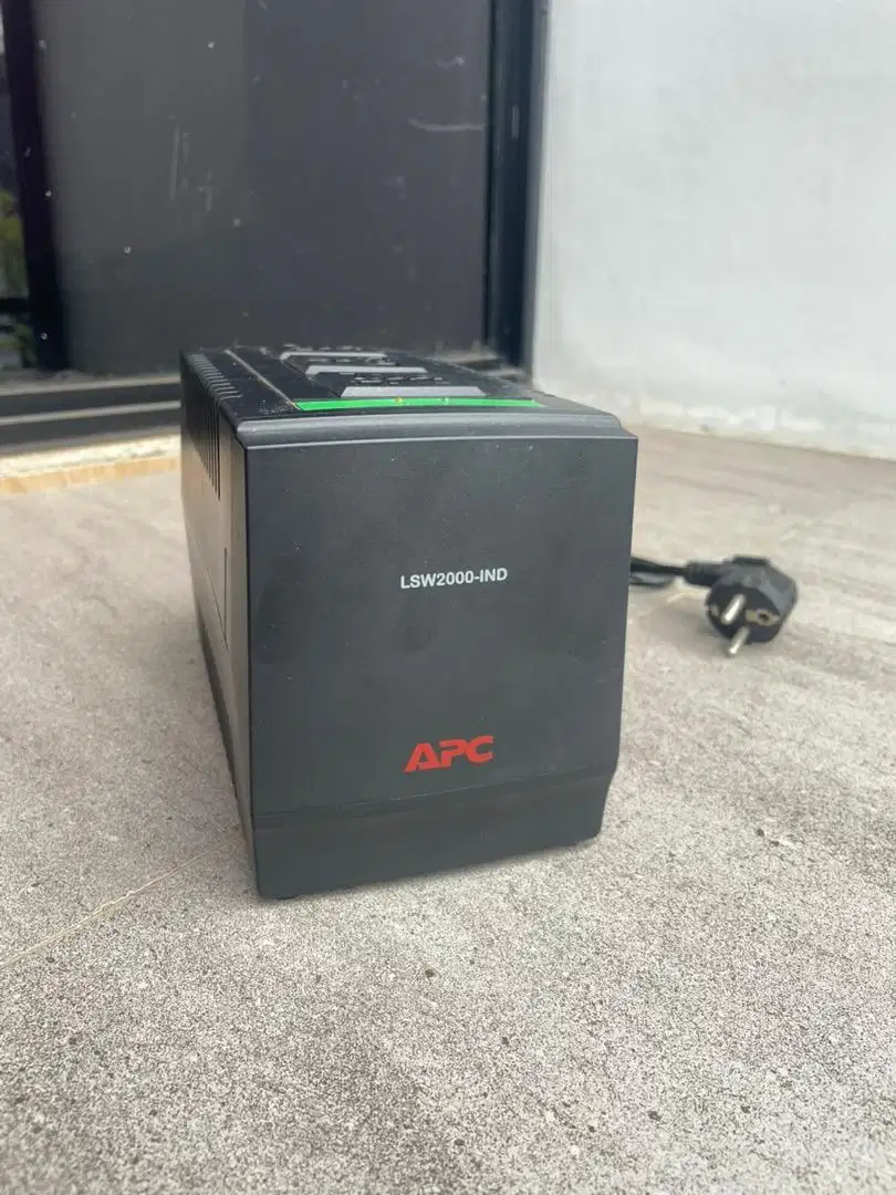 APC LSW2000-IND Stabilizer Stavolt AVR 2000VA / 1000W