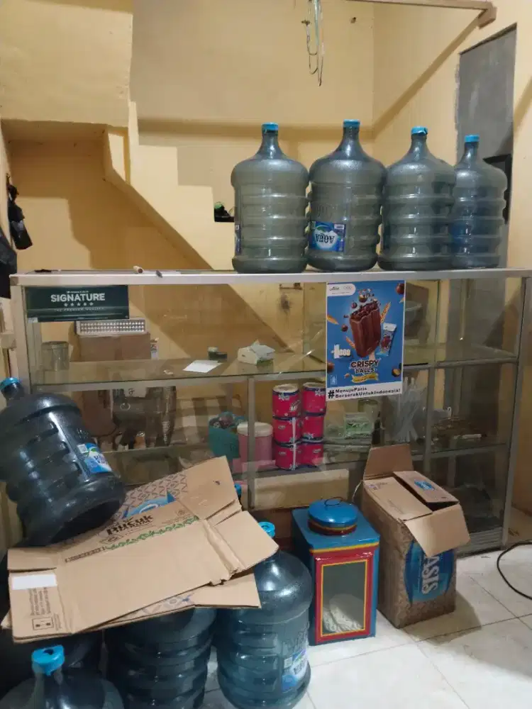 Di jual etalase warung sembako