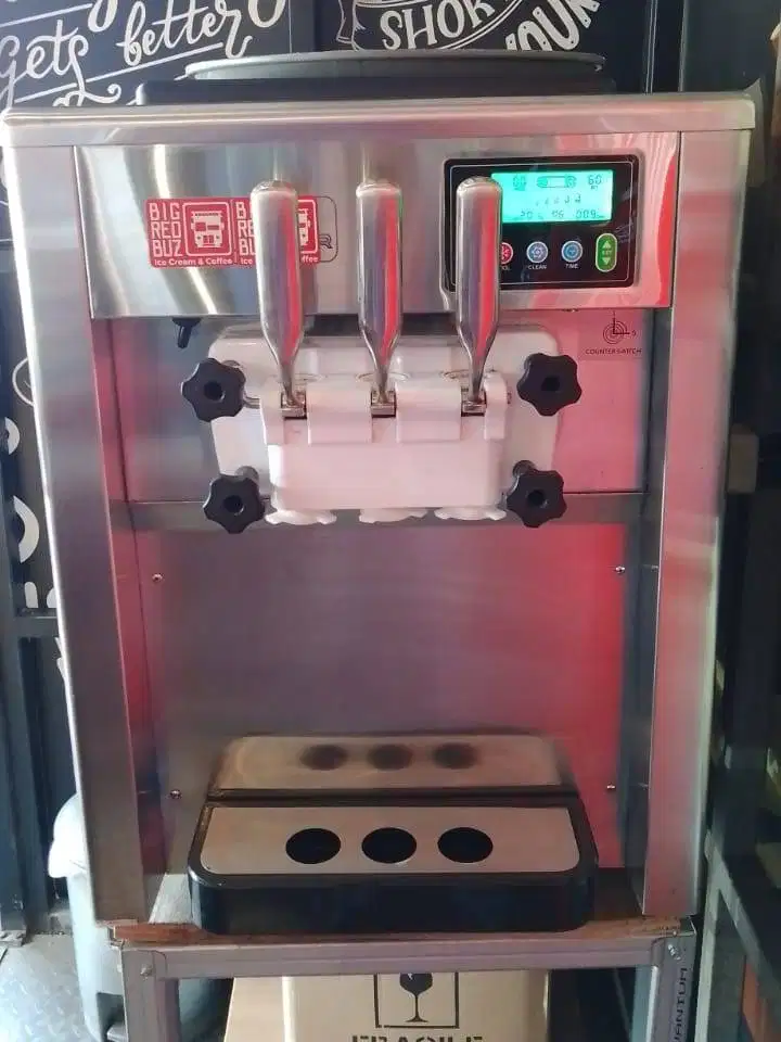 Mesin Soft Ice cream Wirastar 3 Tuas Jararang digunakan