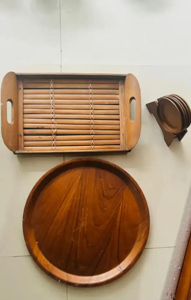 Talam dan tatakan kayu bulat