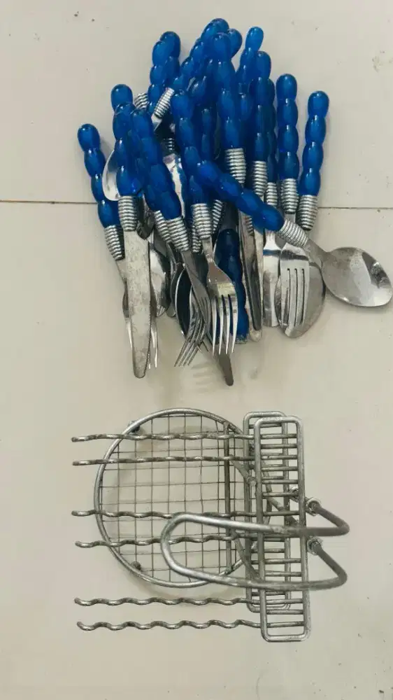 Sendok besar,kecil, garpu, pisau