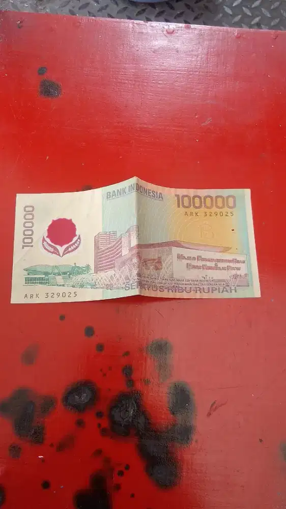 Uang seratus ribu tahun 1999