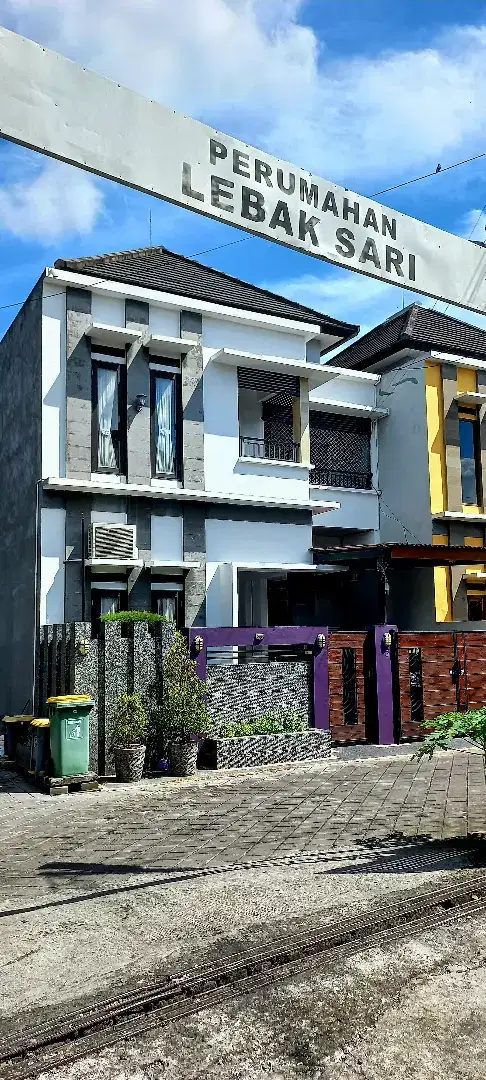 Rumah Modern Tropis Minimalis di Lokasi Strategis Pusat Kota