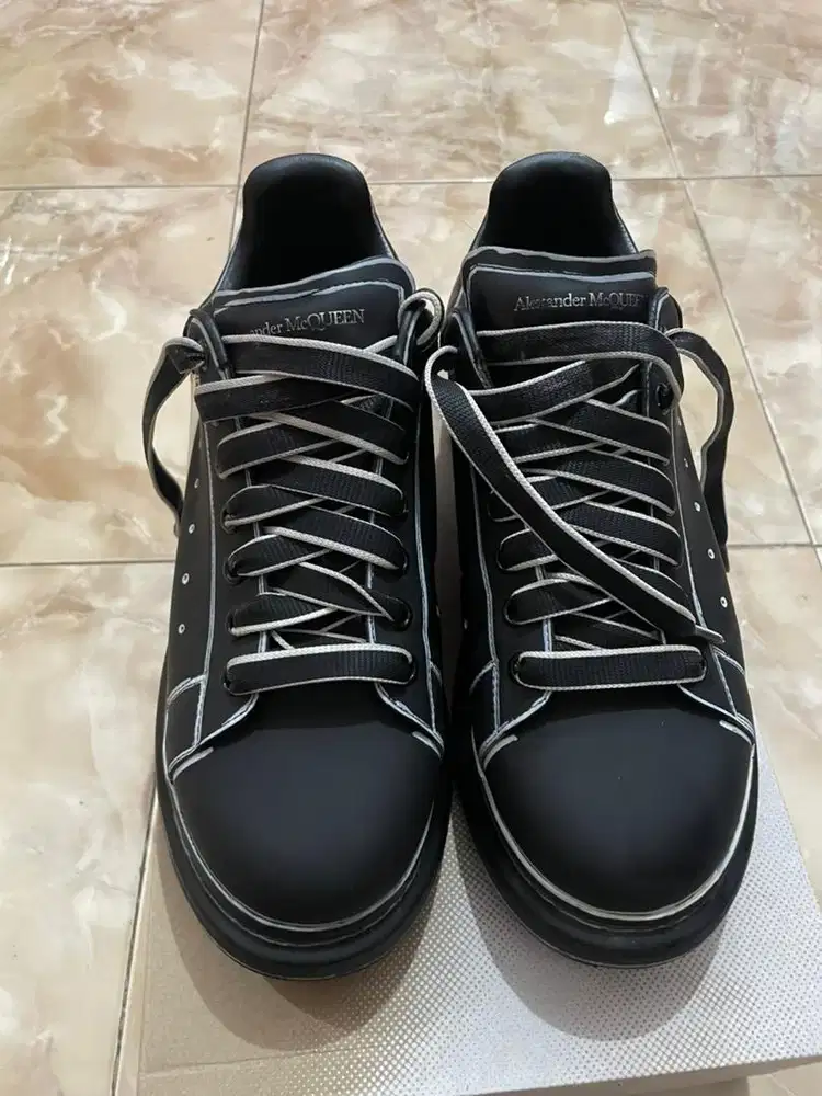 Sepatu sneakers pria Alexander MC Q