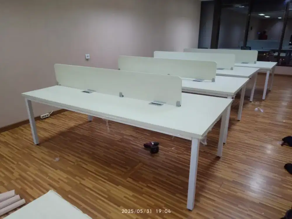 meja sekat kantor