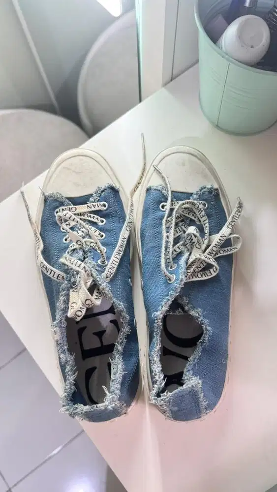 PRELOVED sepatu gentle woman jeans series