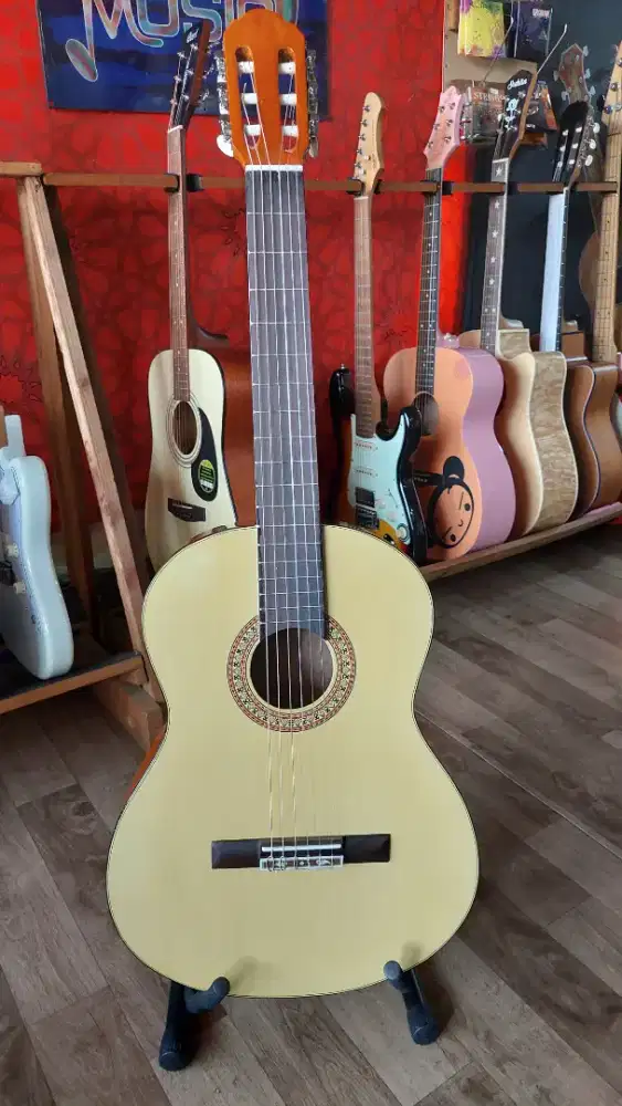 Gitar nilon pemula tanem besi