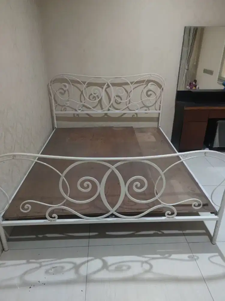 Ranjang Besi 180x200