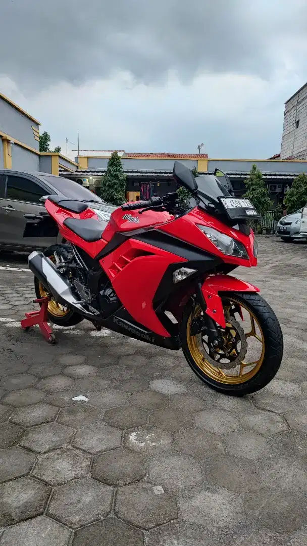 NINJA 250 FI TWO CYLINDER 2014 KM 15RB ASLI