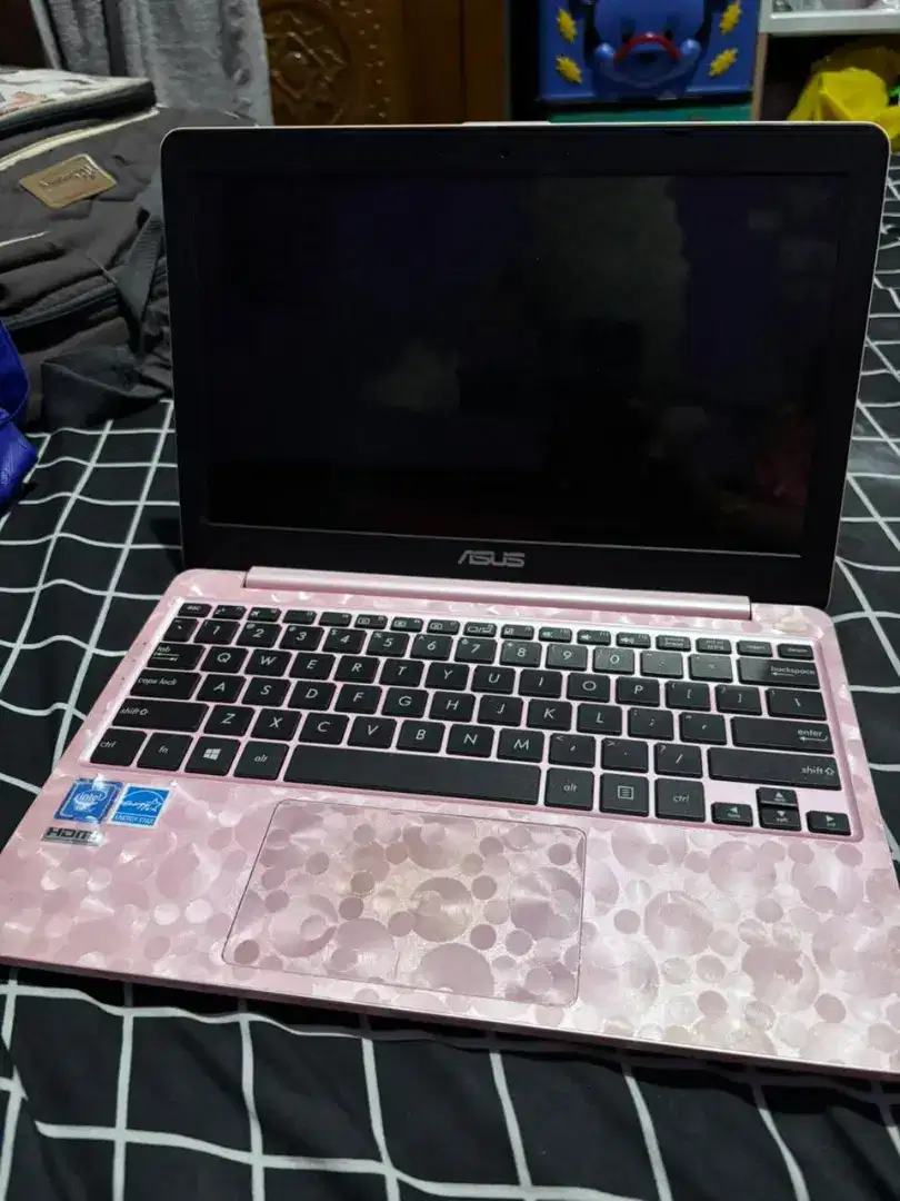 Notebook Asus E203M Pink Edition