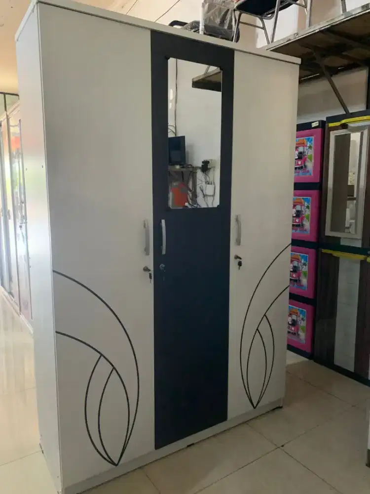Lemari baju 3pintu