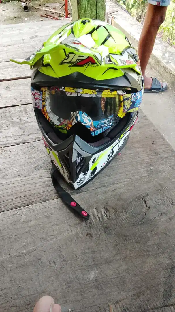 Helm jpx cros size XL