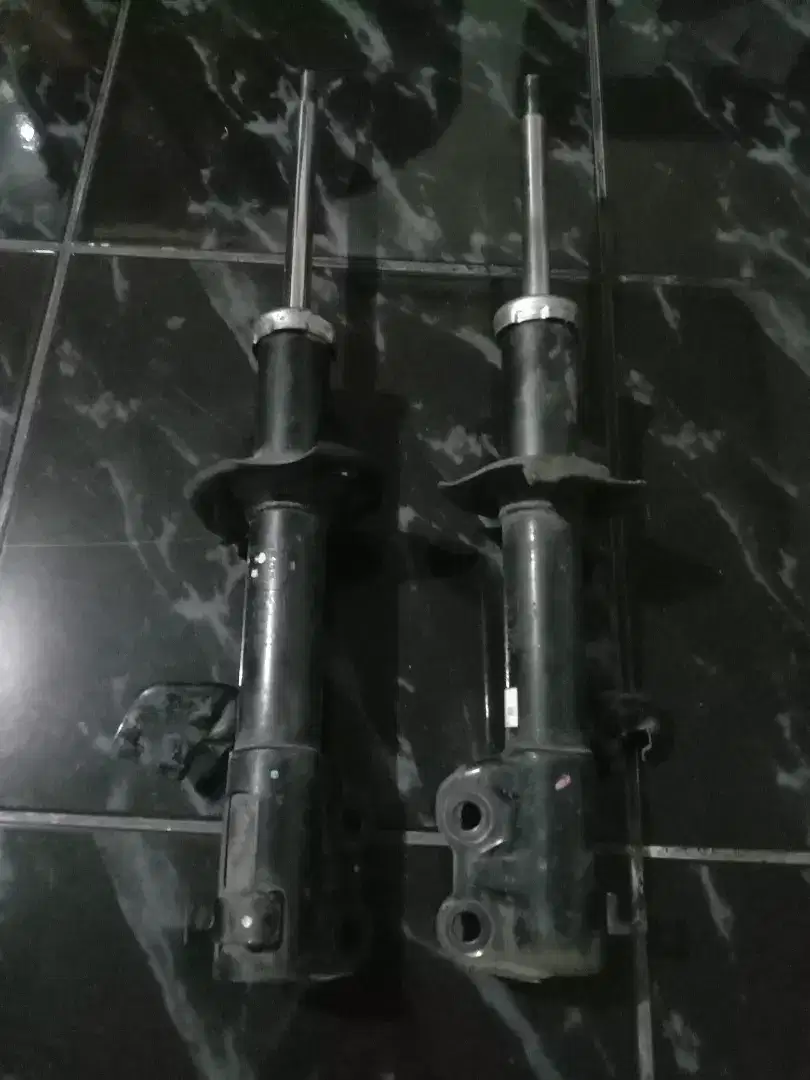 Shock breaker depan kanan kiri Nissan March Ori