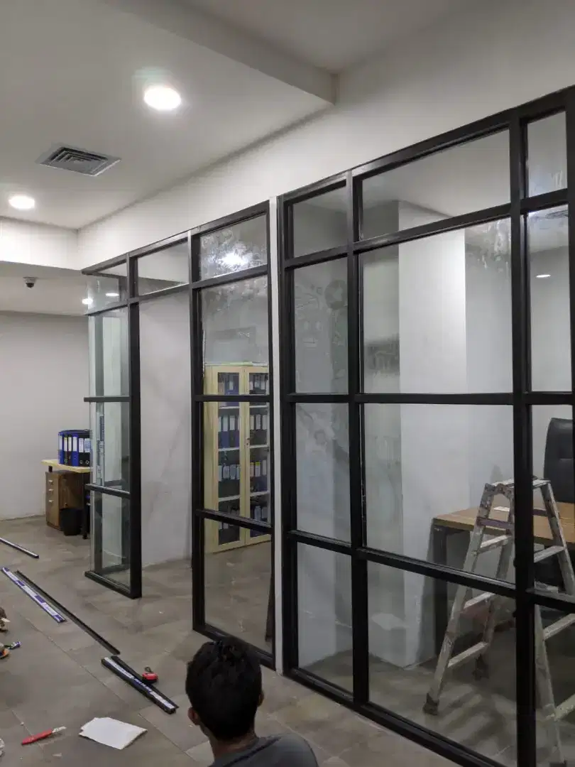 Jasa tukang kaca pintu.jendela. partisi gypsum dll