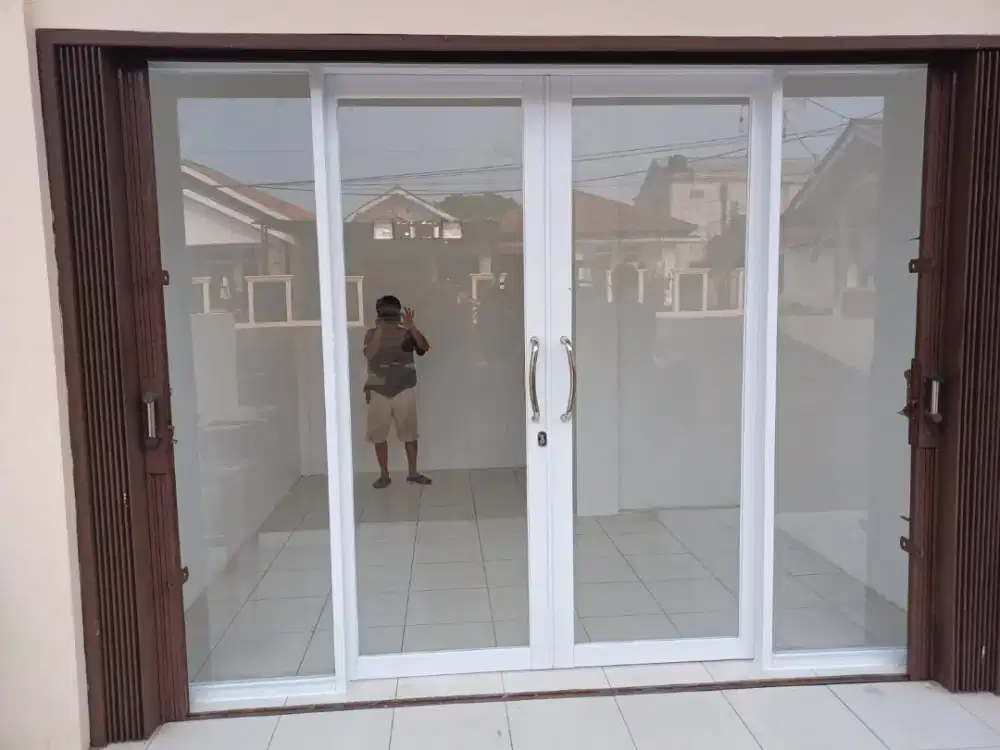 Jasa tukang kaca.partisi. jendela. Pintu dll
