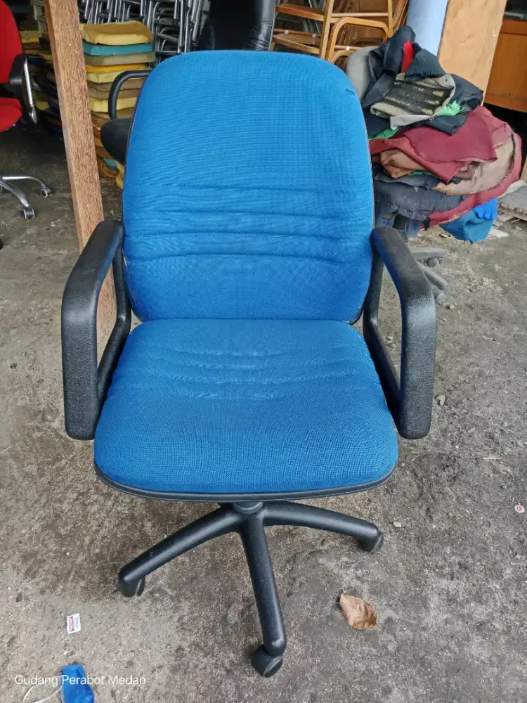 Kursi Kantor Manager Bekas