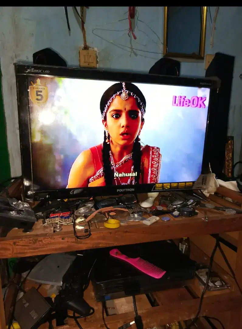 Tv LED Polytron 24 inchi plus speaker tower stereo minus dikit