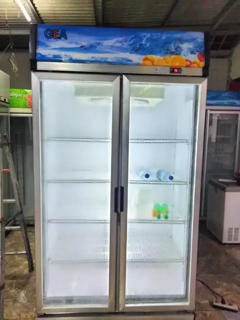 Showcase gea 2 &3 pintu