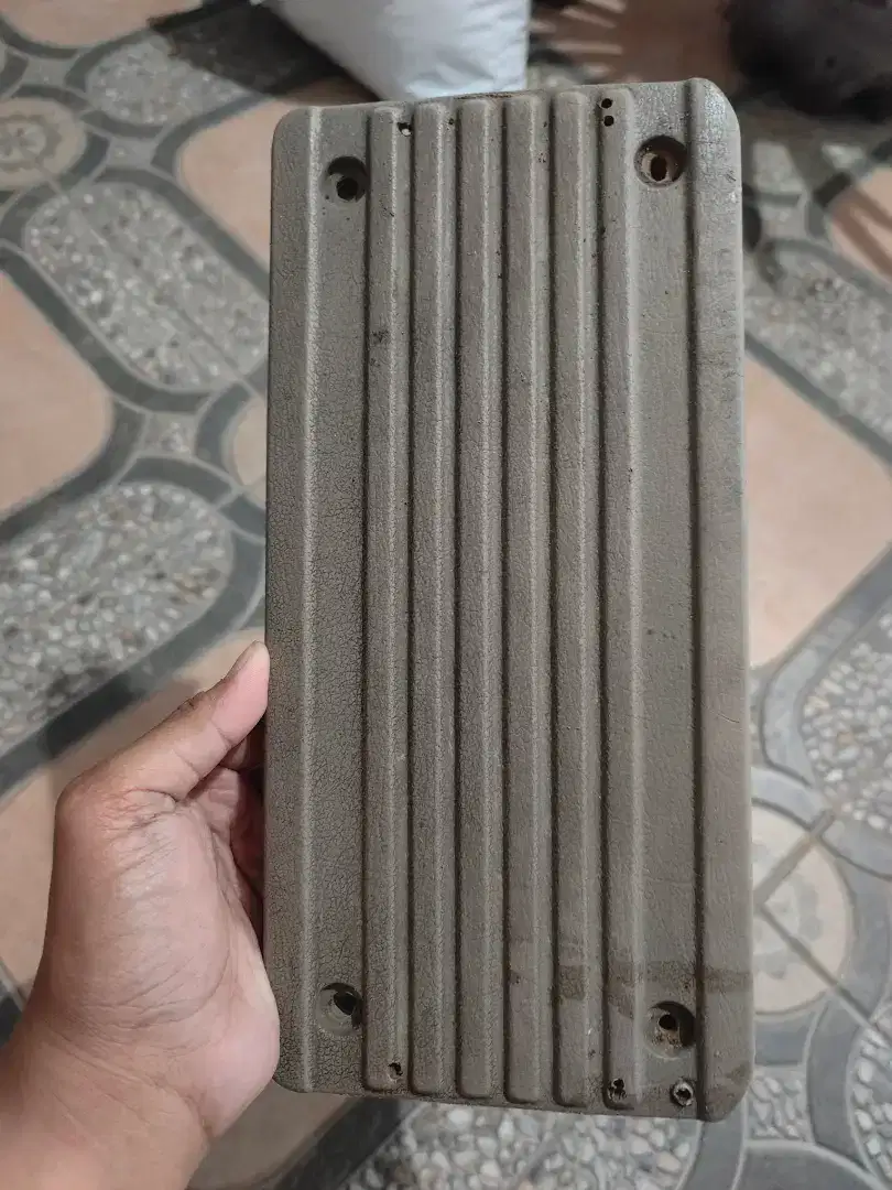 Footrest injekan kaki bawah kiri toyota kijang kapsul lgx warna cream