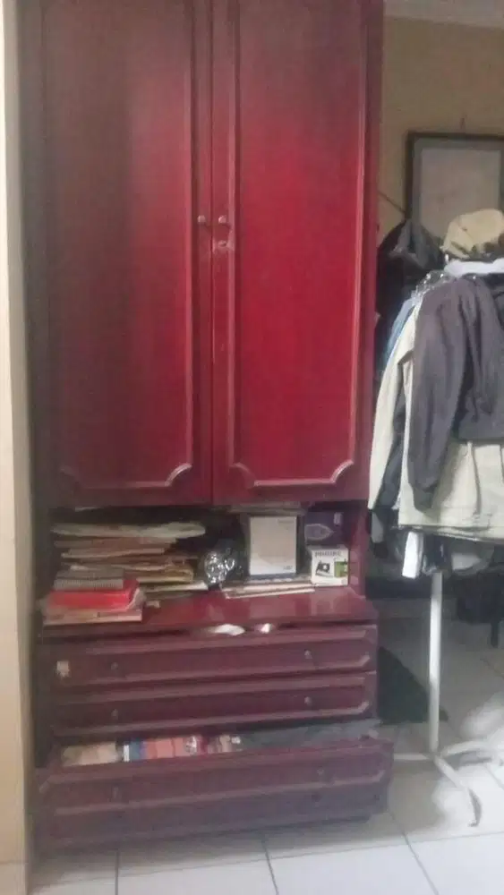 Lemari kayu jati merah