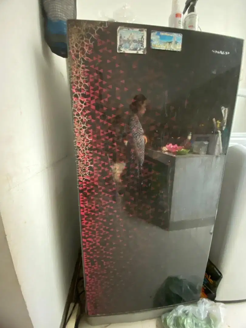 Kulkas sharp bekas masih bagus