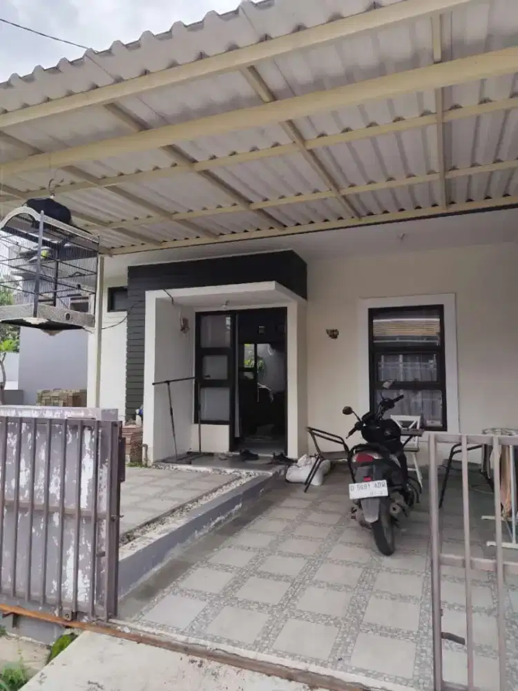 JUAL RUMAH DI HOEK ADA TAMAN DI TAMAN KOPO KATAPANG BANDUNG