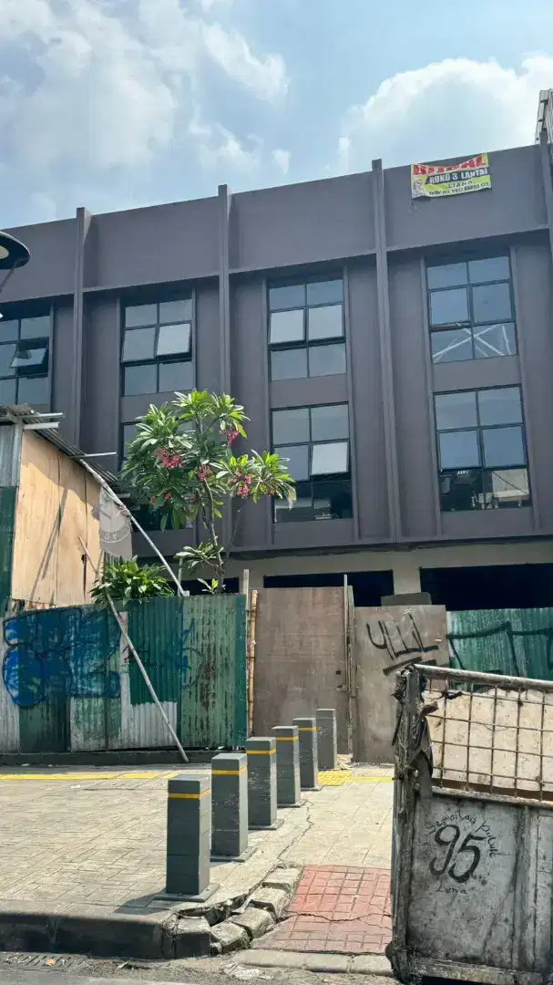 Dijual ruko strategis 3lantai lokasi tebet jakarta selatan
