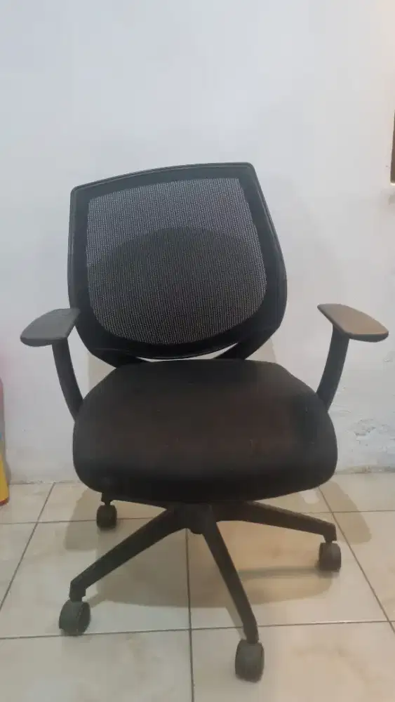 Kursi kantor bekas