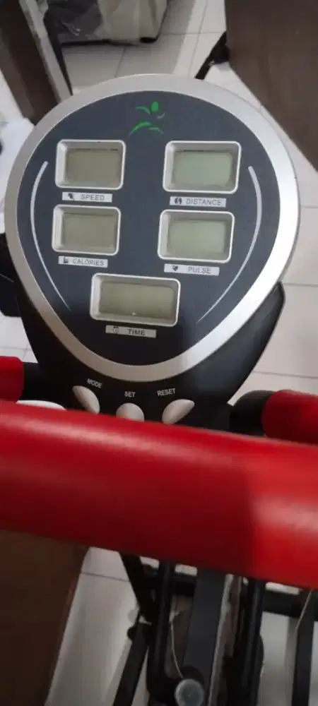 Sepeda statis/ treadmill