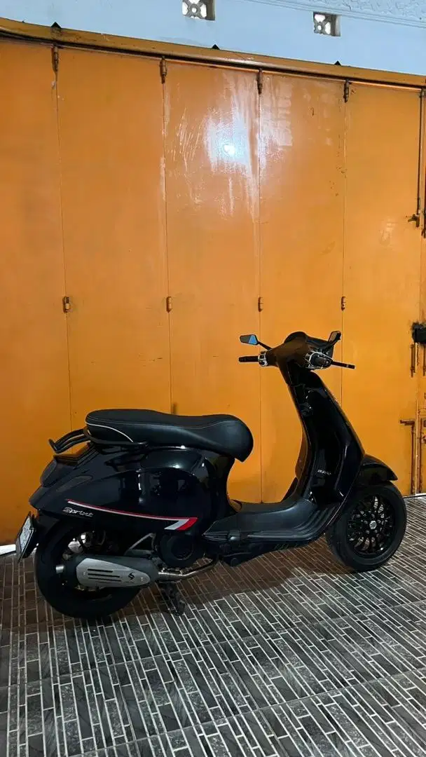 Vespa sprint iget abs black vulcano