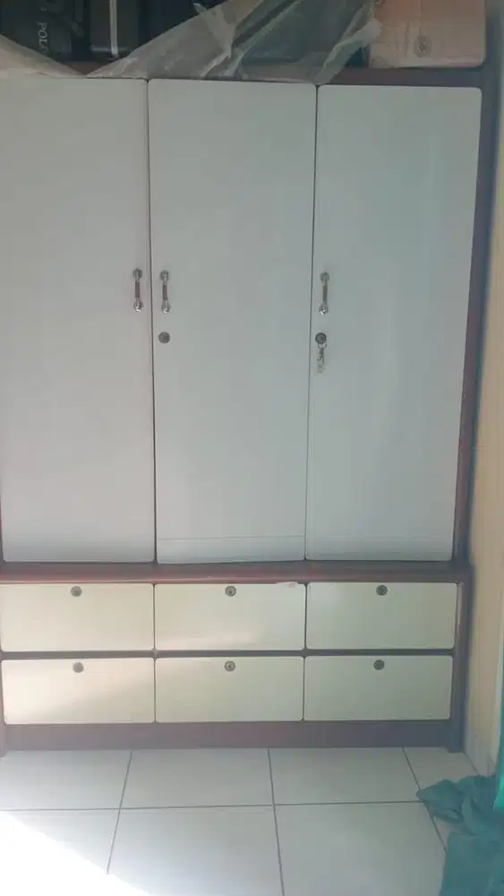 lemari kayu kombinasi besi