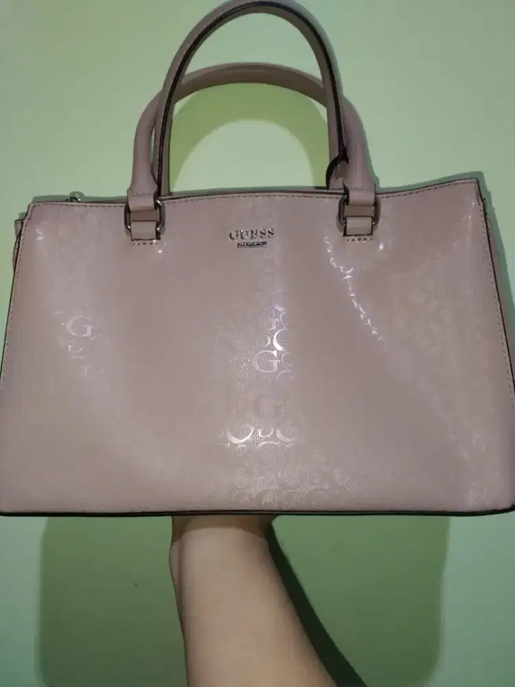 Tas wanita Guess