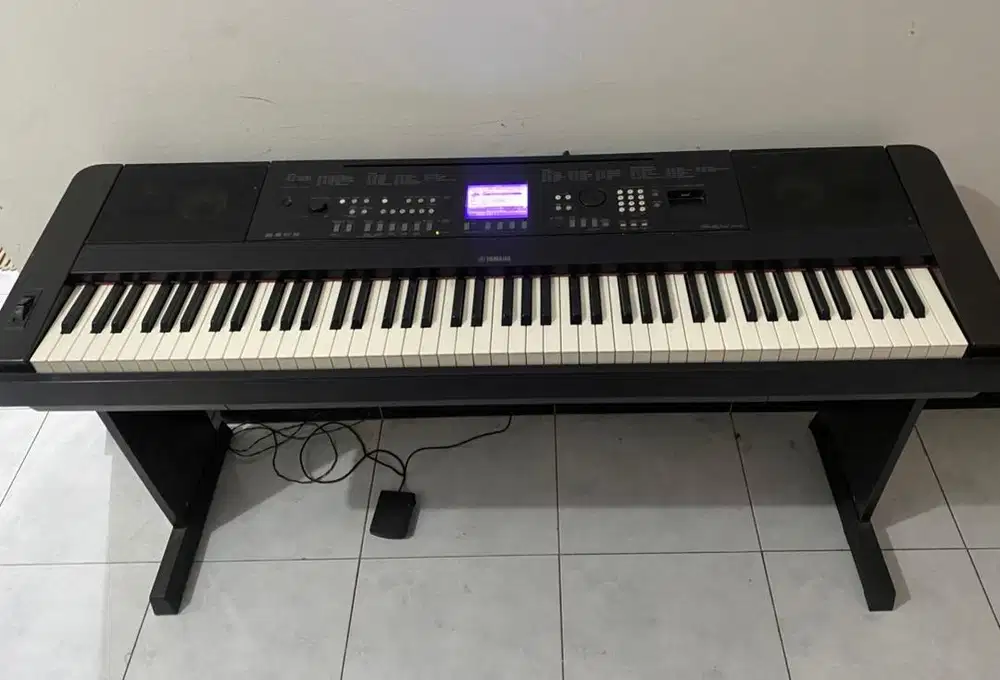 PIANO PORTABLE GRAND YAMAHA DGX 650