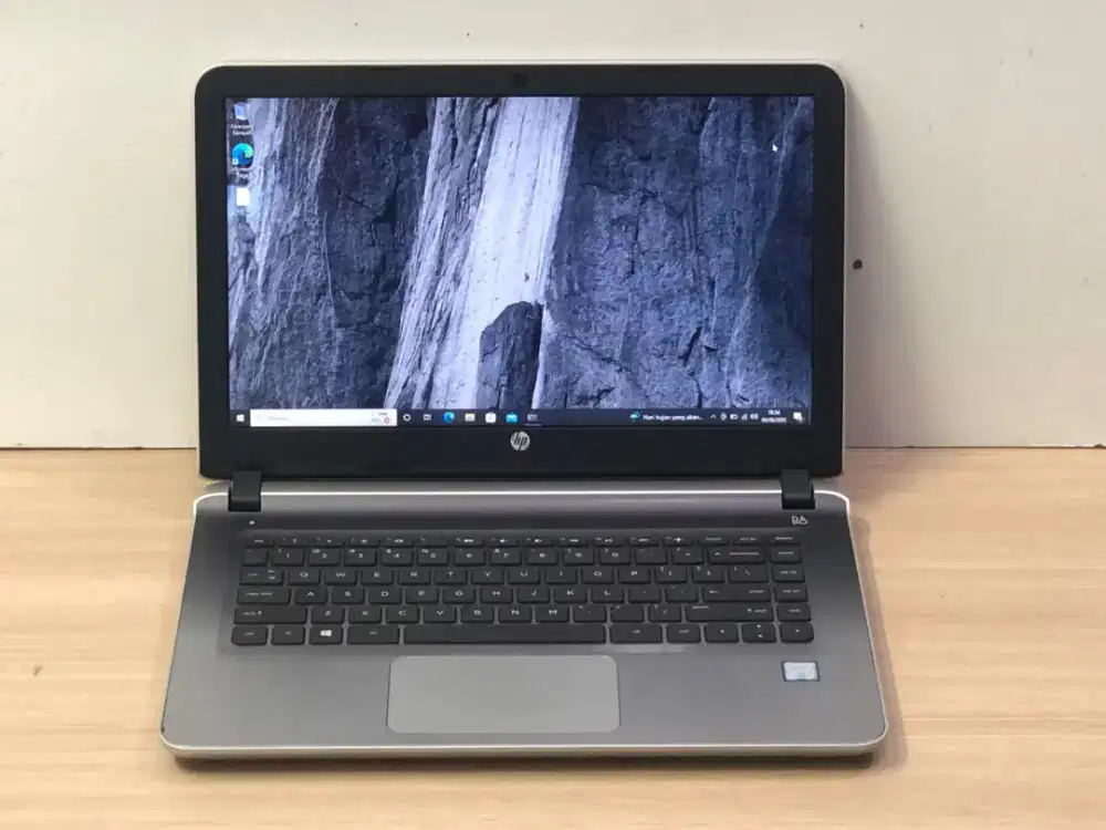 hp pavillion 14/intel core i5-6200u/vga 940m/ram 8gb/harddisk 1000gb